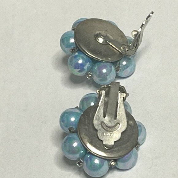 VTG Blue Faux Pearl Cluster Clip On Earrings Japan Silver Tone 1" - Picture 4 of 15